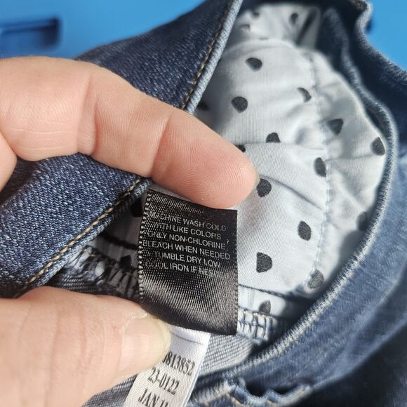 WHBM Size 8 Noir Pedal Pusher Capri Embroidered Bermuda Denim Shorts Classic - Picture 13 of 16